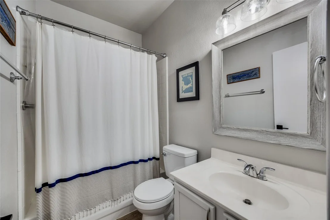 Photo of 922 Thackeray LN