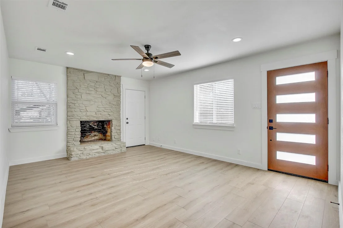 Photo of Unit B at 1402 Valleyridge CIR