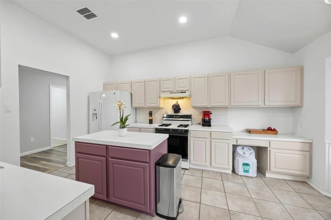 Photo of 610 Sabine CIR
