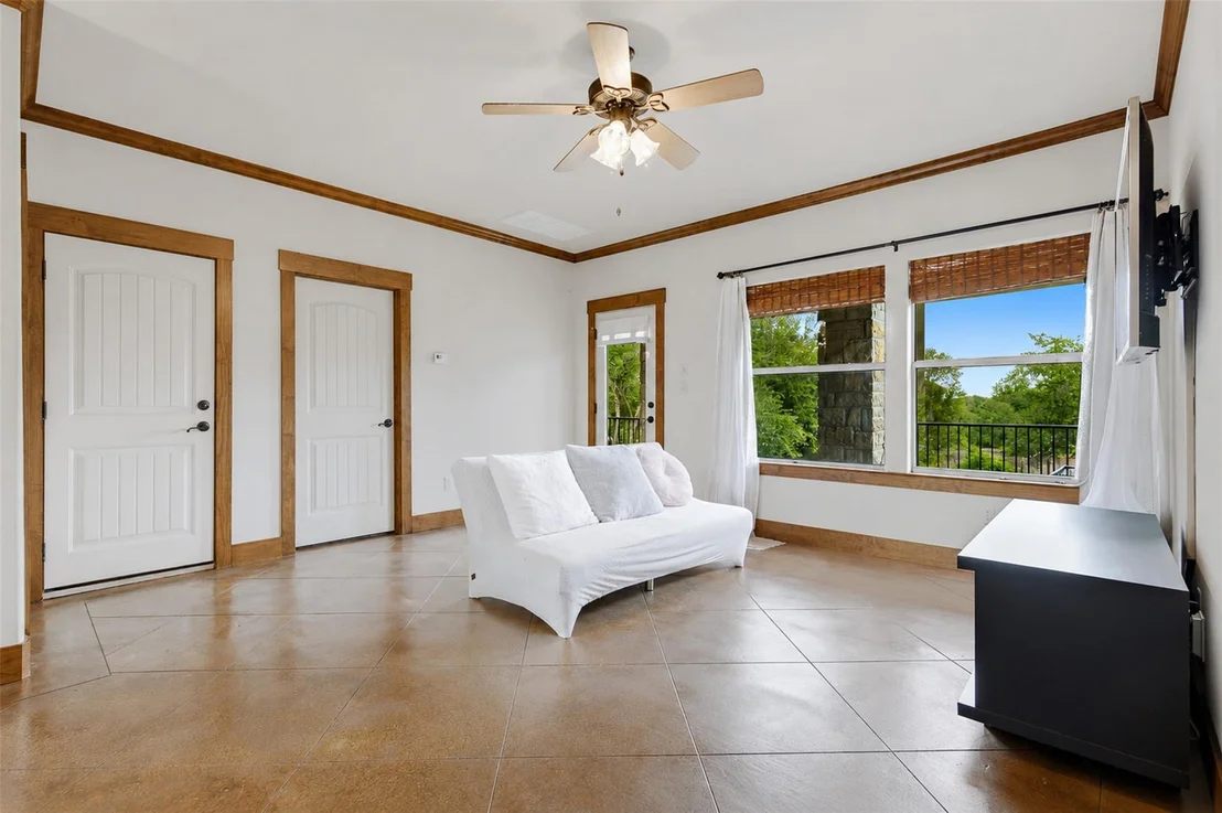 Photo of 700 Augusta CIR N