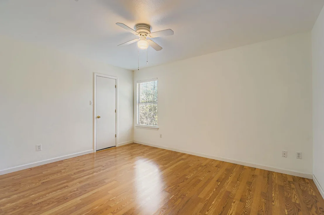 Photo of 411 Meadow Park DR