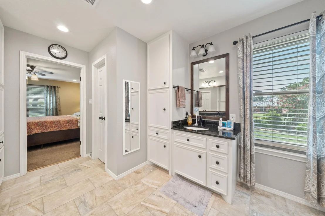 Photo of 25 Doolittle DR