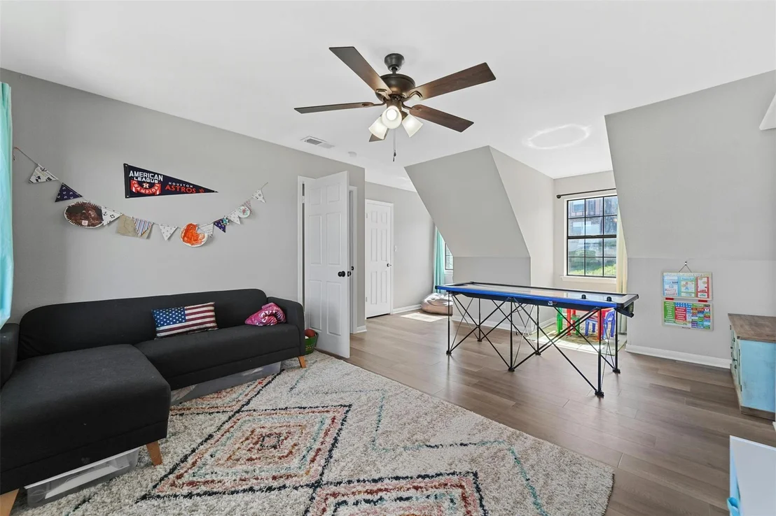 Photo of 21302 High DR