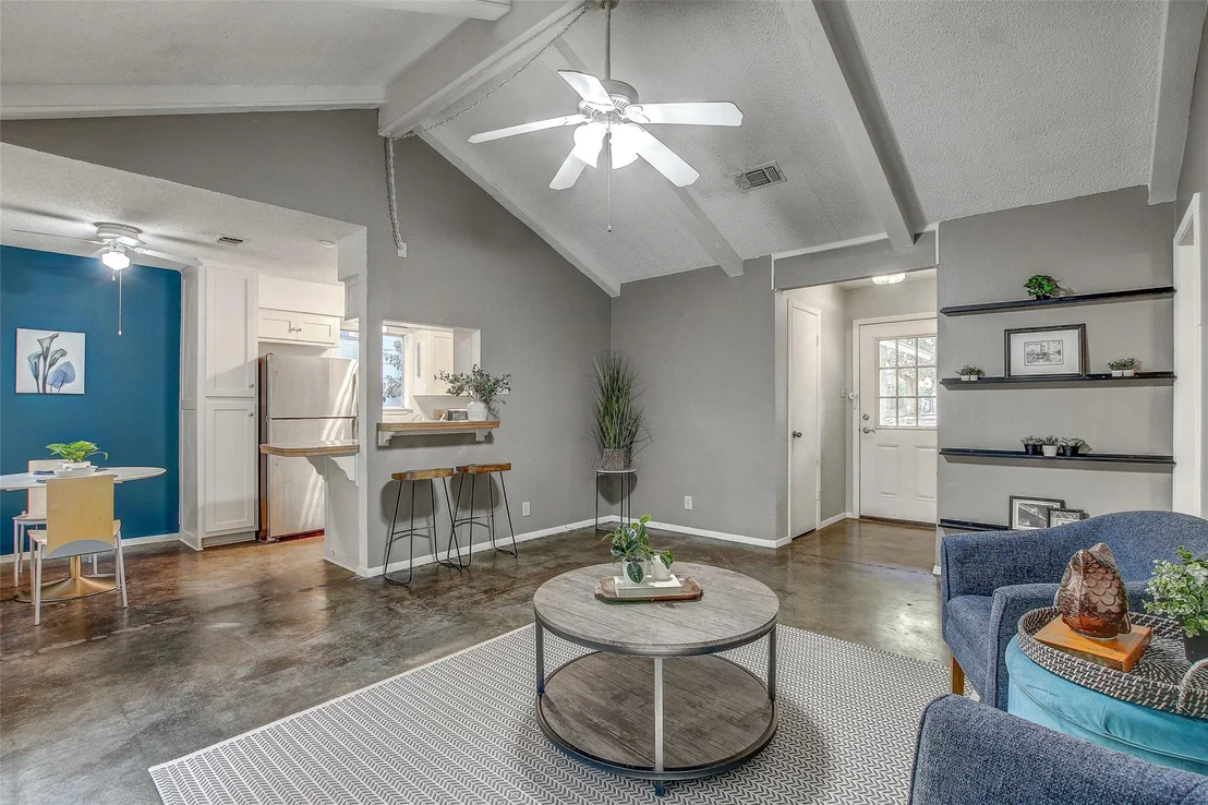 Photo of 909 Glen Oak DR