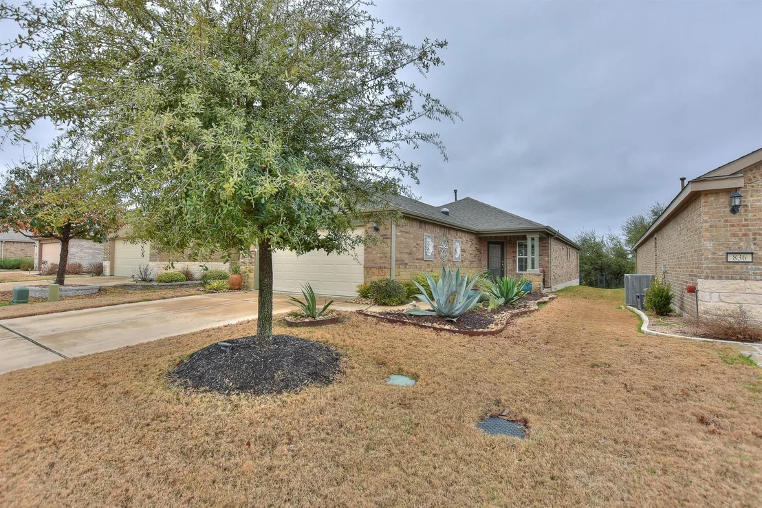Photo of 838 Hamilton LN