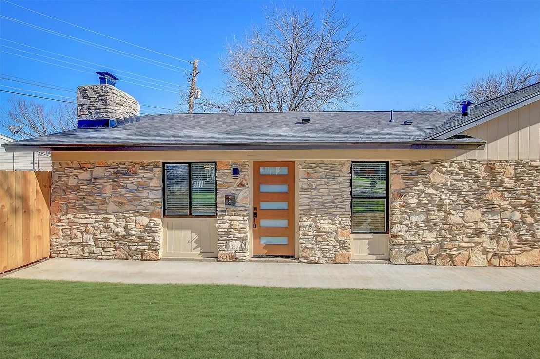 Photo of Unit A at 1402 Valleyridge CIR