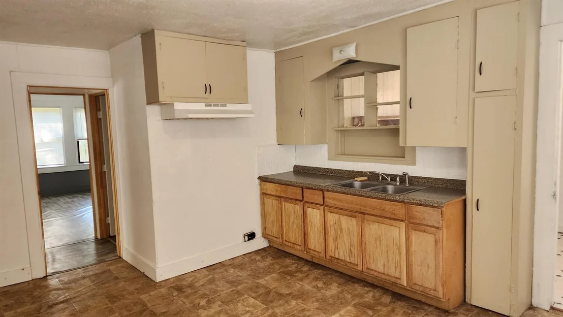 Photo of 413 N Avenue D Ave