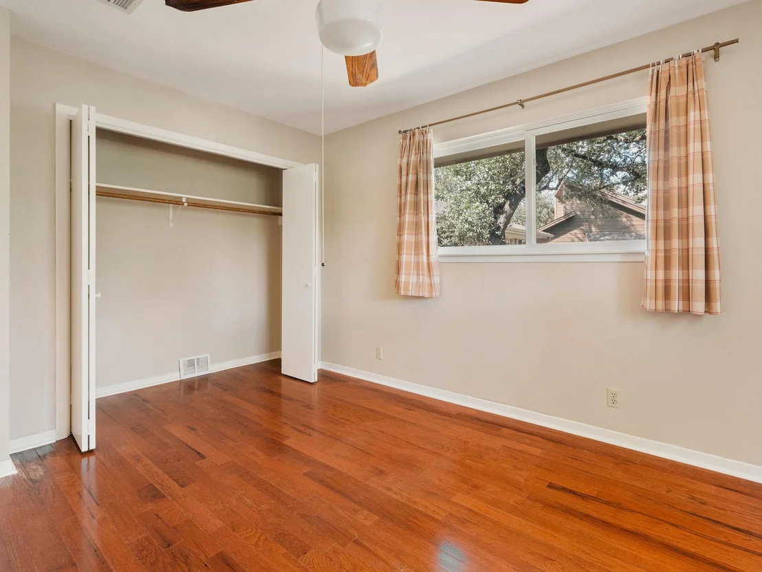 Photo of 7601 Parkview CIR