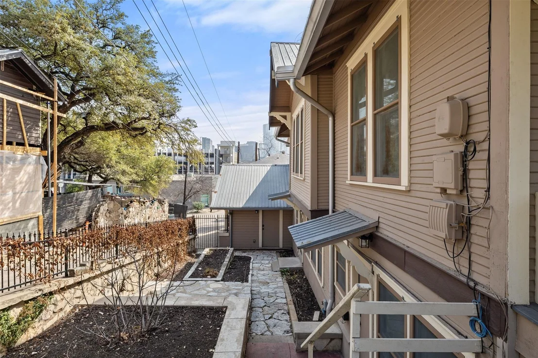 Photo of 613 Baylor ST