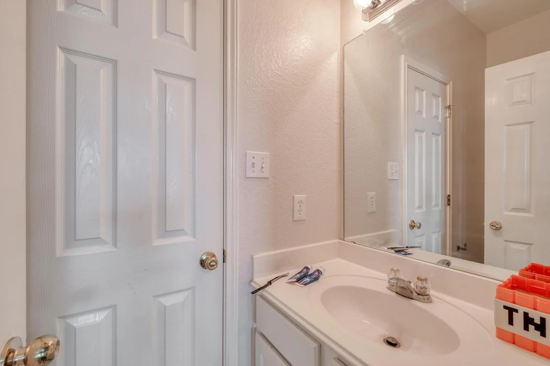 Photo of 402 Split Oak DR