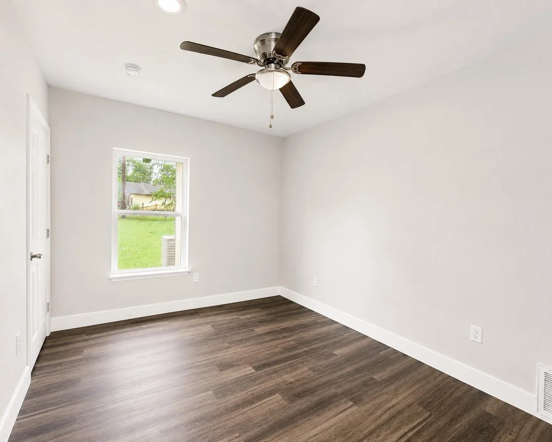 Photo of 904 E Austin ST