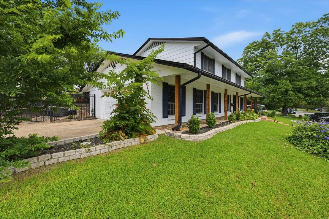 Photo of 3409 Lakeside DR