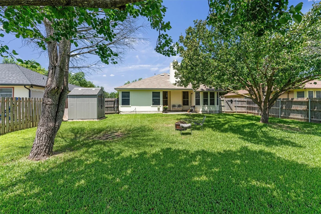 Photo of 208 Meadowside DR