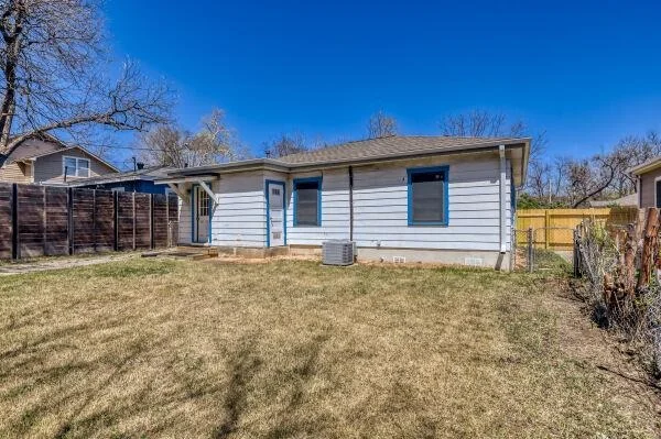 Photo of 607 W North Loop BLVD