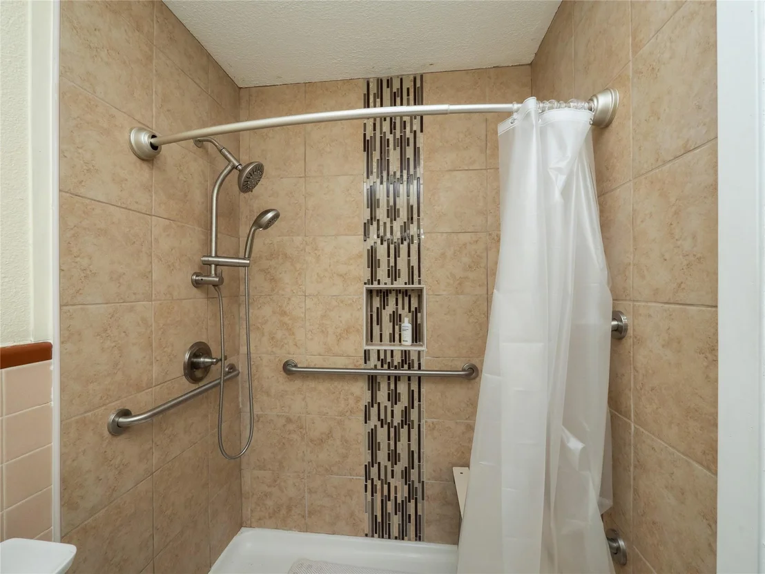 Photo of 700 Lewis DR