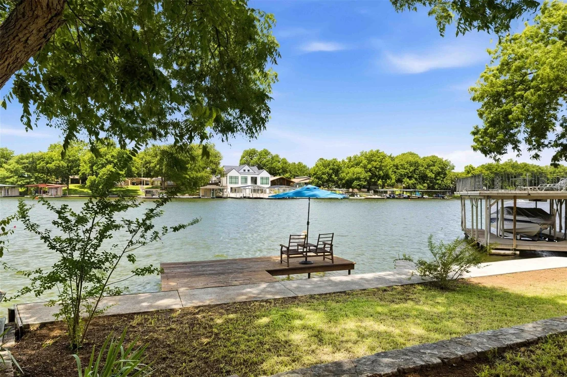 Photo of 1308 Lakeside DR