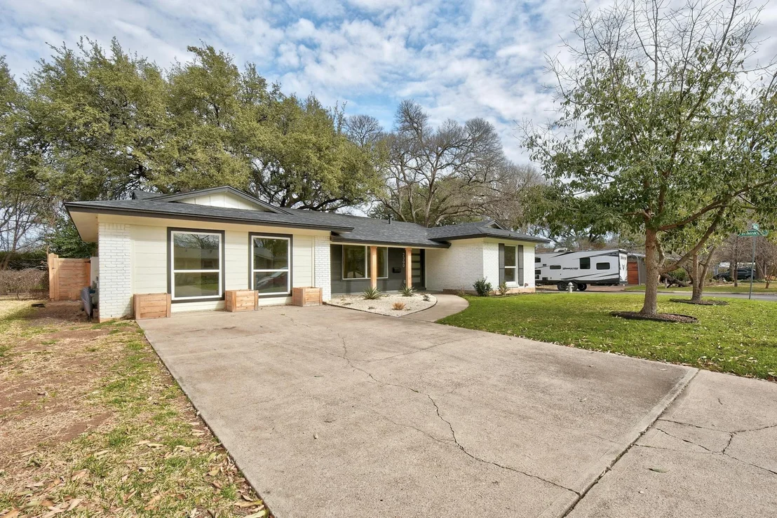 Photo of 2300 Fair Oaks DR