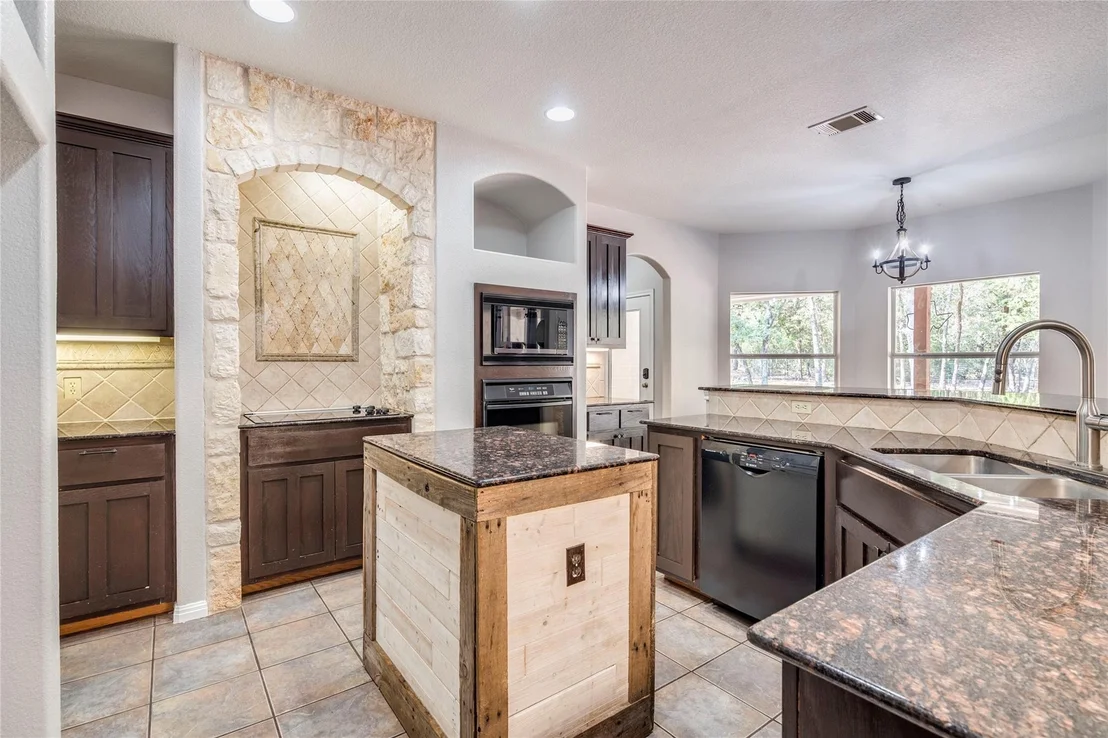 Photo of 517 Arbors CIR