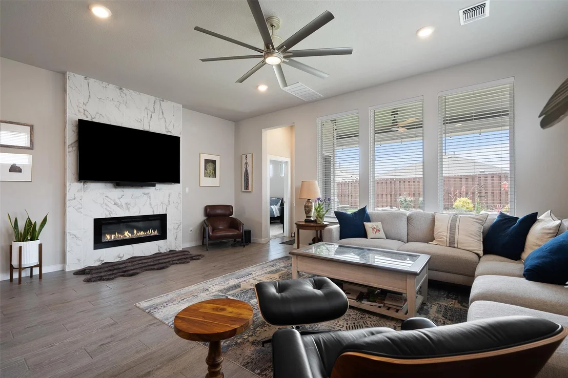 Photo of 1112 Bluewood BND