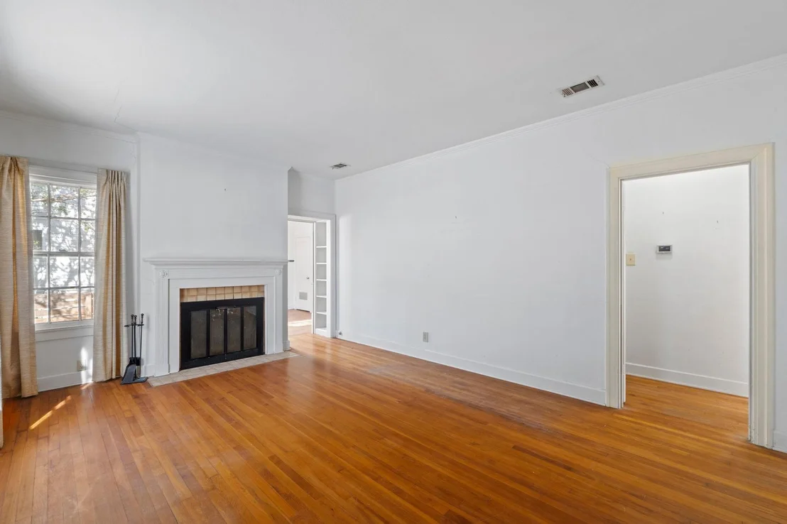 Photo of 810 E 45th ST