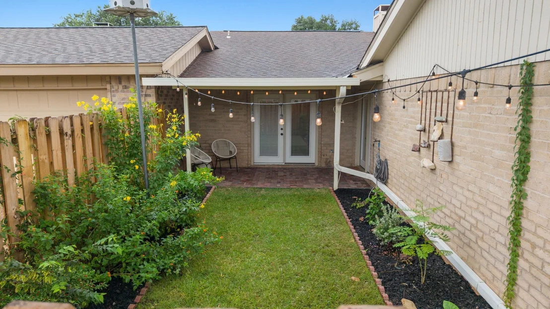 Photo of Unit E at 11127 Pinehurst DR