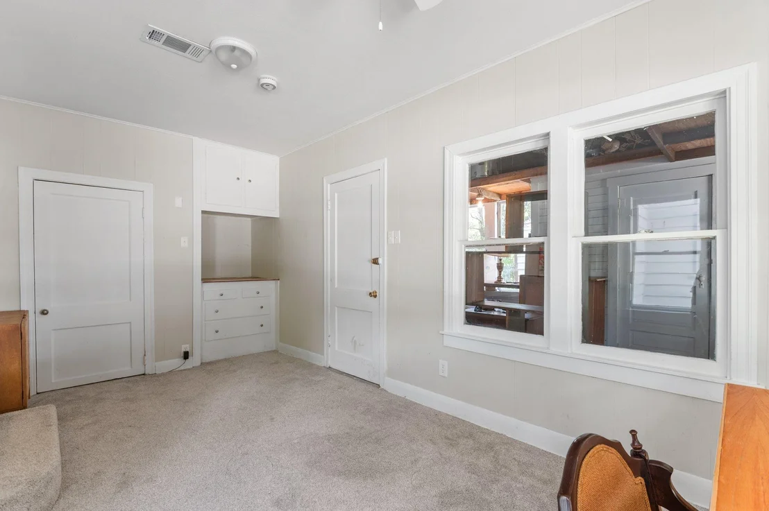 Photo of 907 N Avenue C