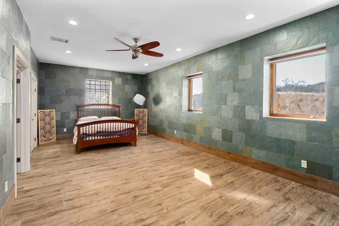 Photo of 340 Barton Ranch RD