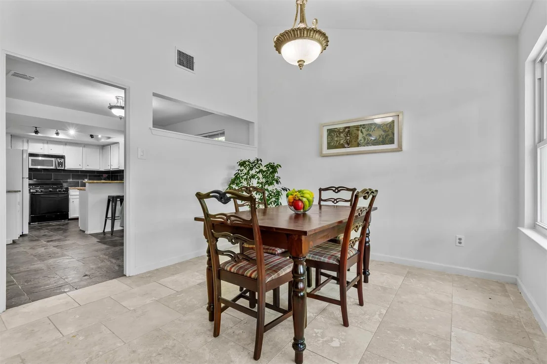 Photo of 1305 Doonesbury DR