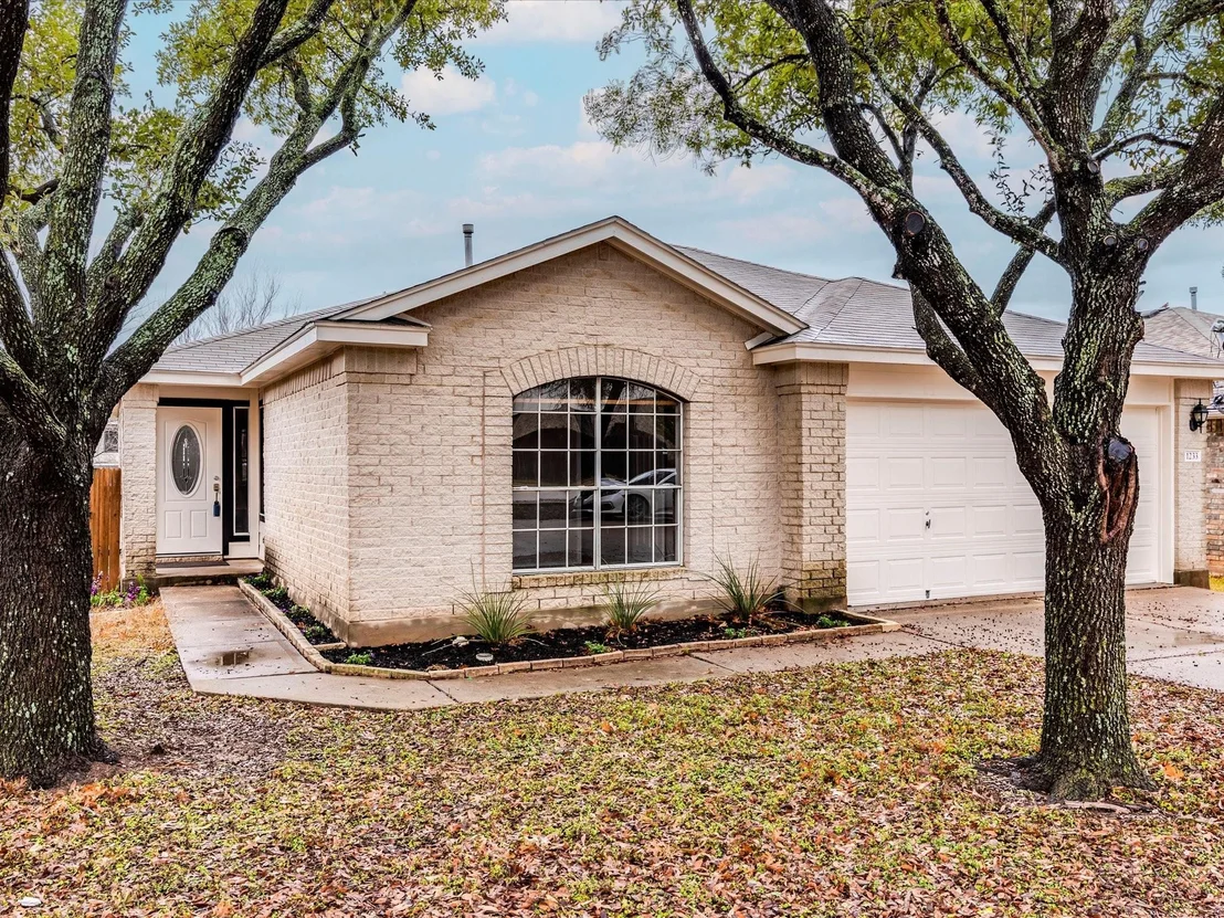 Photo of 1233 Tudor House RD