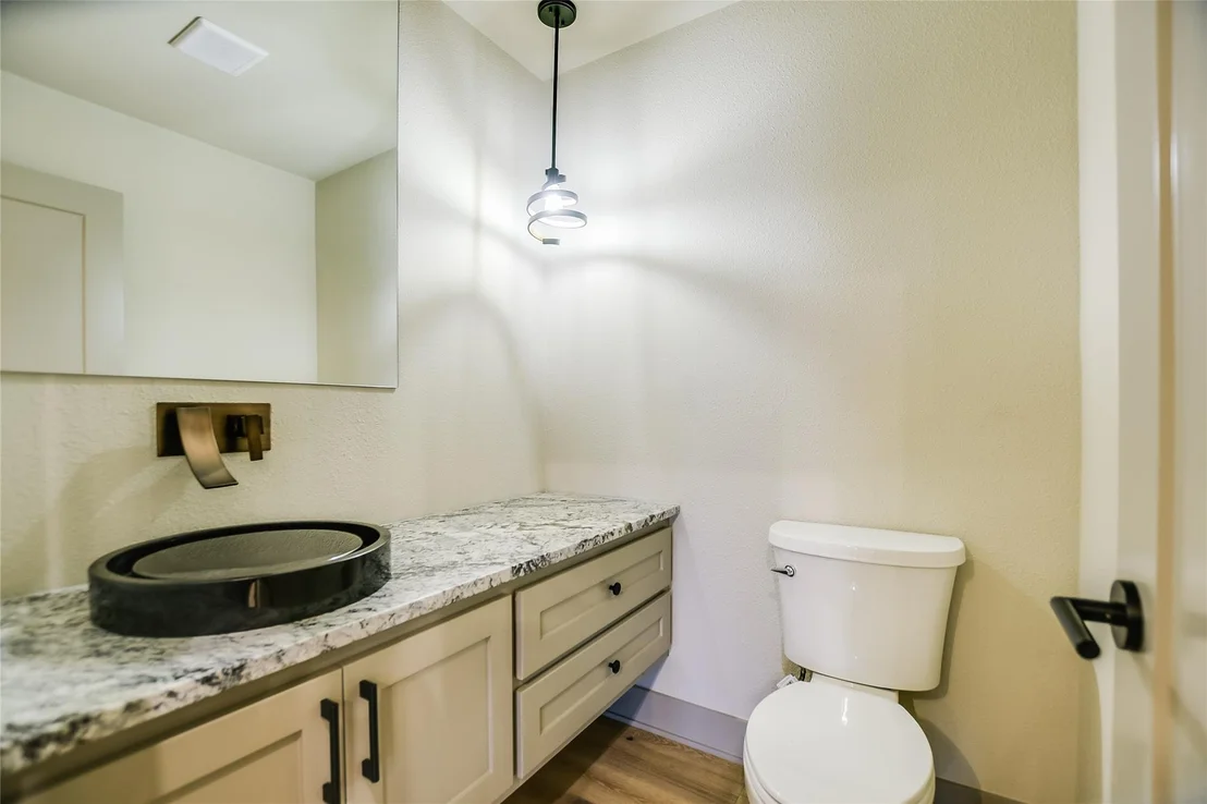 Photo of 2713 Aurora