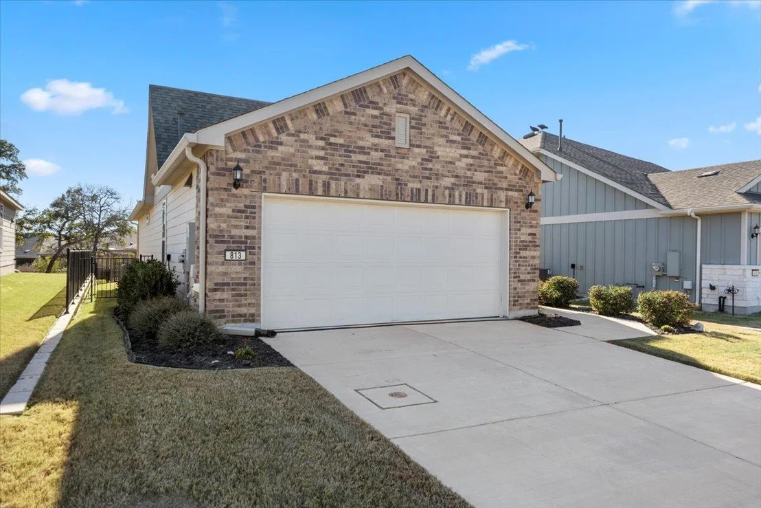 Photo of 813 Saratoga LN