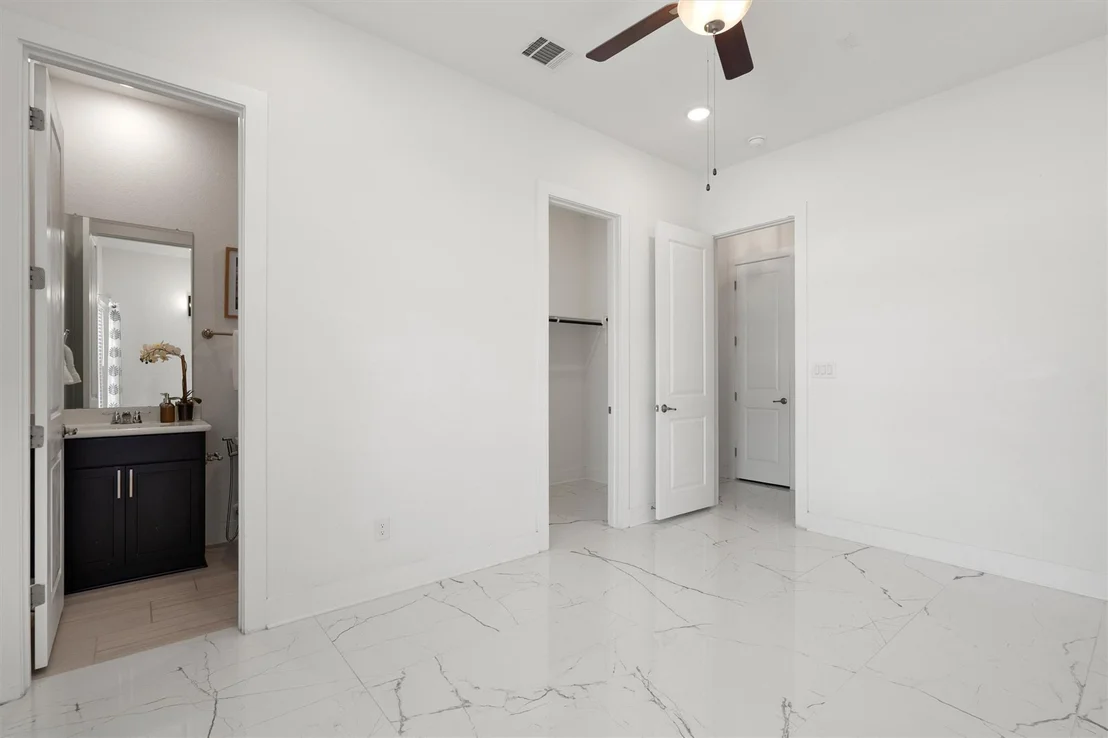 Photo of 4909 Risana BND