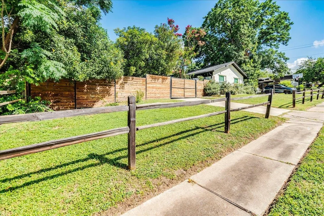 Photo of 2506 Audubon PL