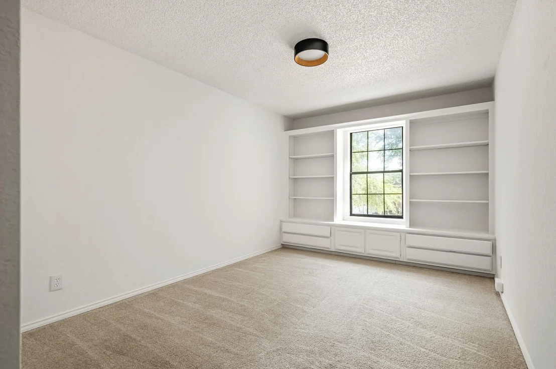 Photo of 1106 Split Oak CV