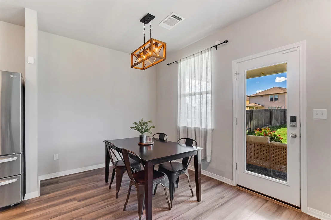 Photo of 516 Longmount CV