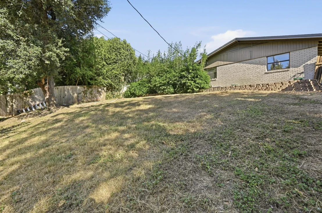 Photo of 2600 Oakhaven DR