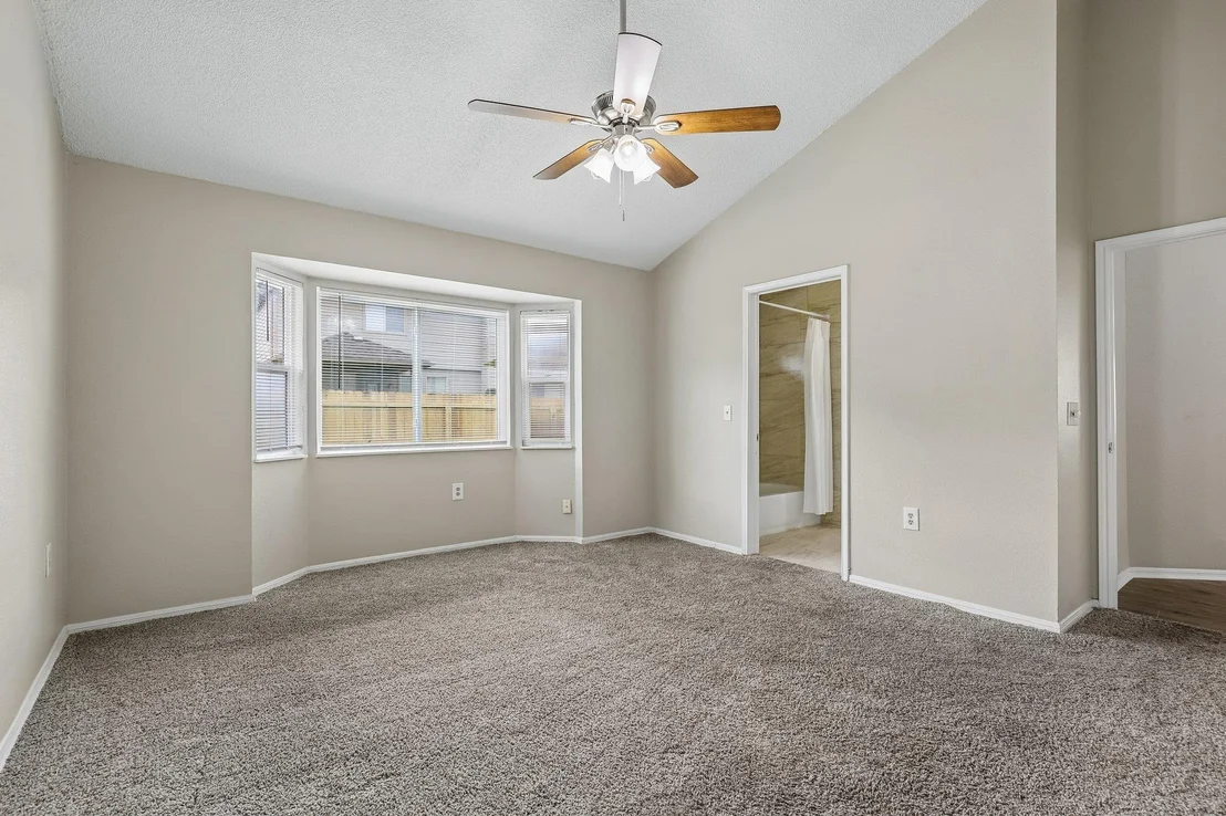 Photo of 305 Hornbean LN