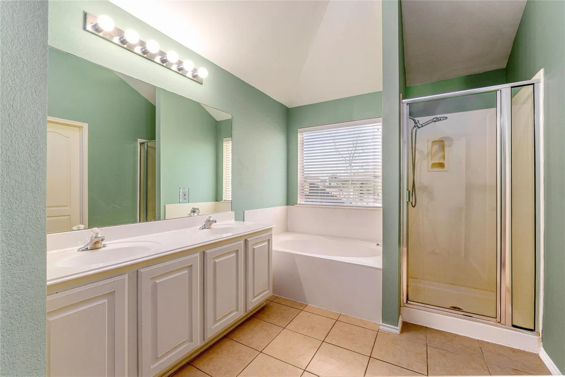 Photo of 249 Ashwood N