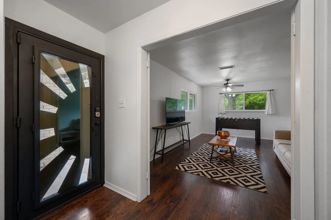 Photo of 1913 Edgeware DR