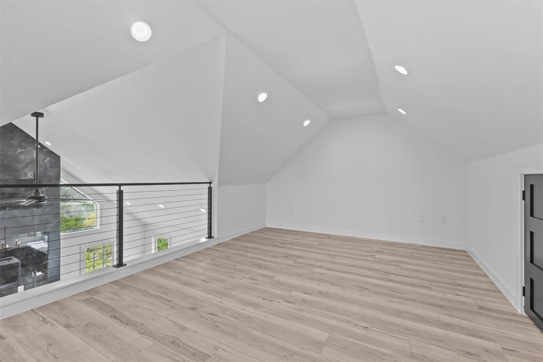 Photo of 11005 Beach RD