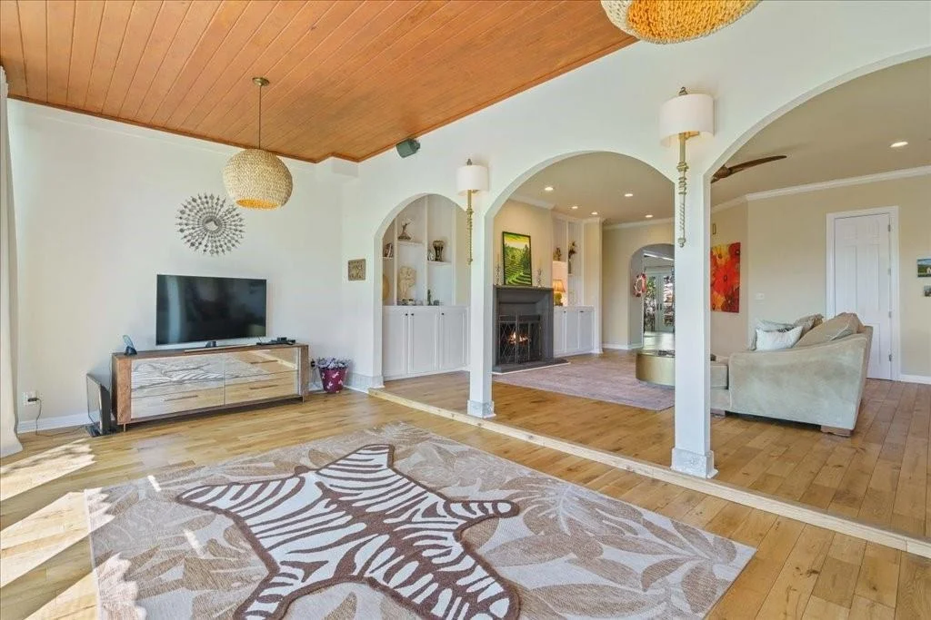 Photo of 4100 Love Bird LN