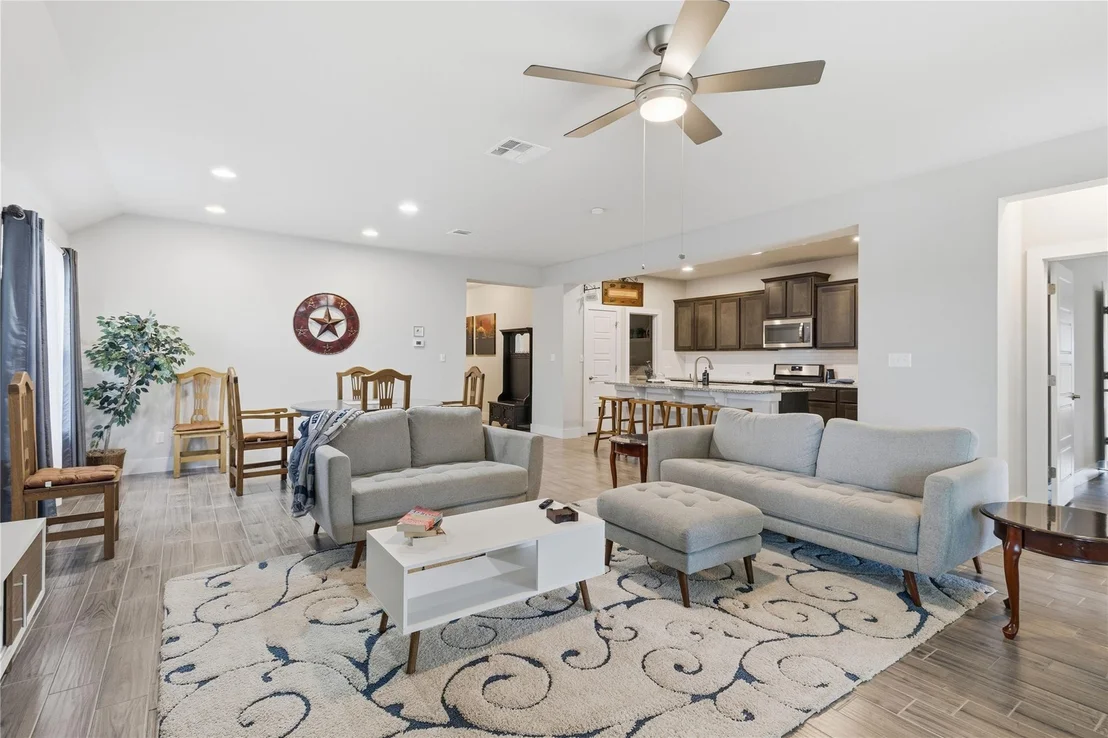 Photo of 3543 Pauling LOOP