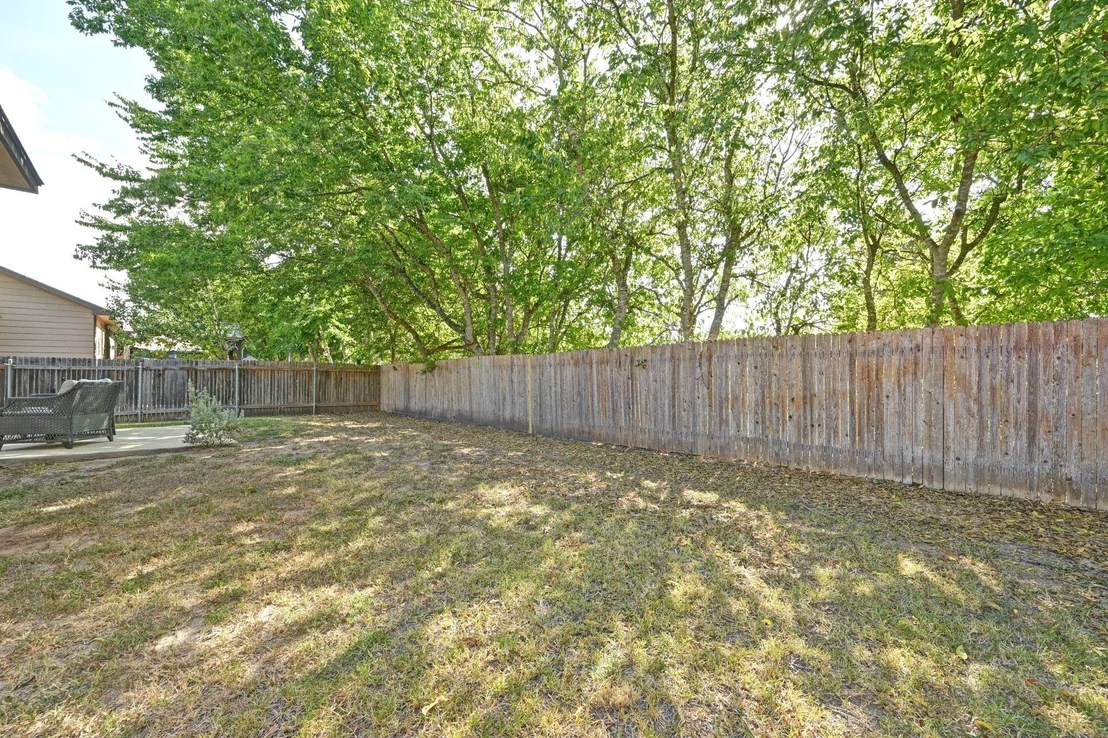 Photo of 905 Apricot DR