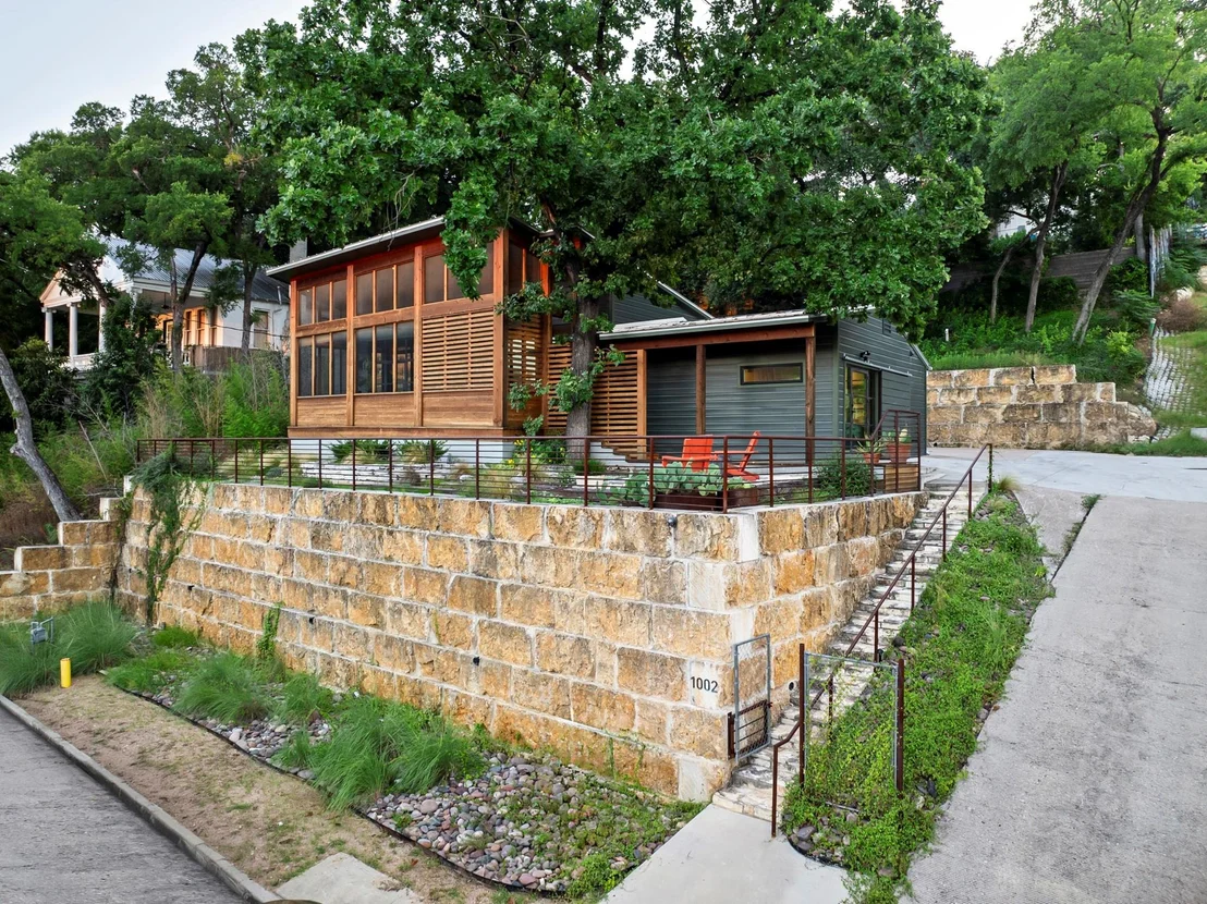 Photo of 1002 Baylor ST