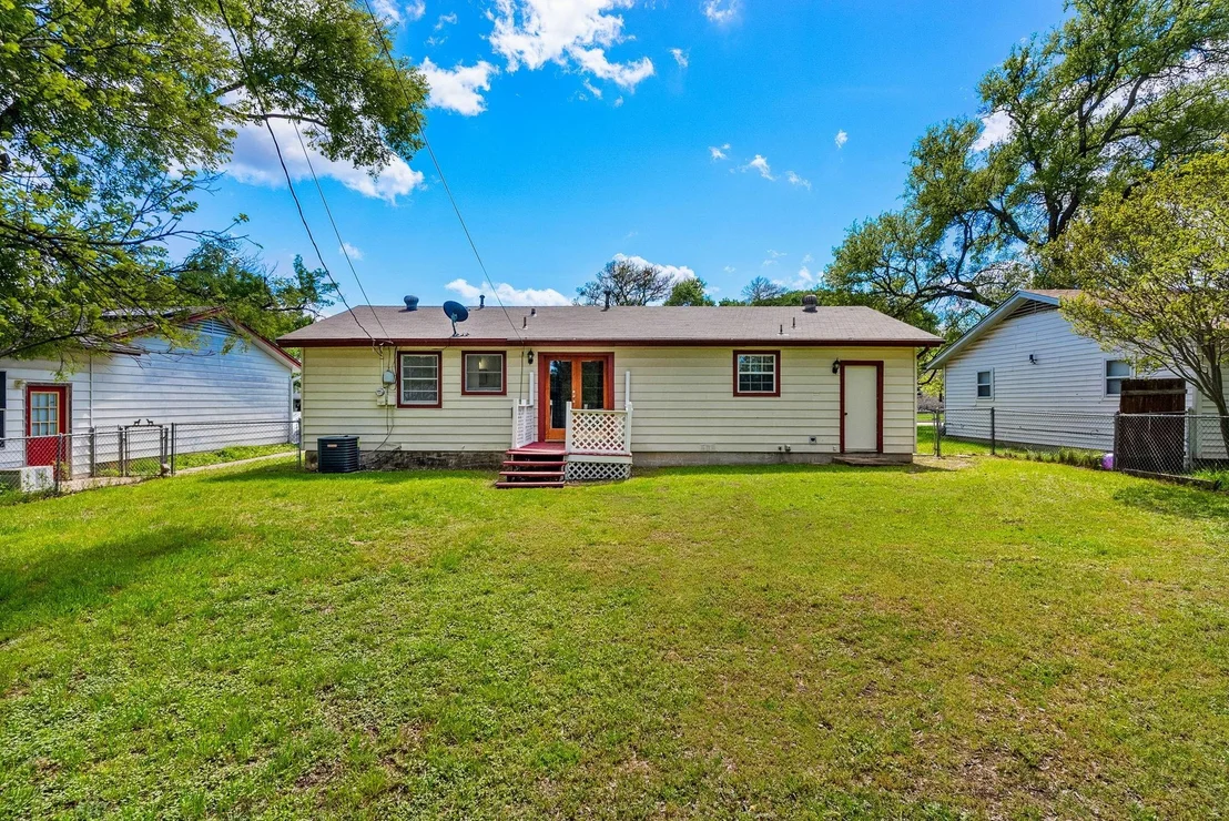 Photo of 2813 Live Oak DR