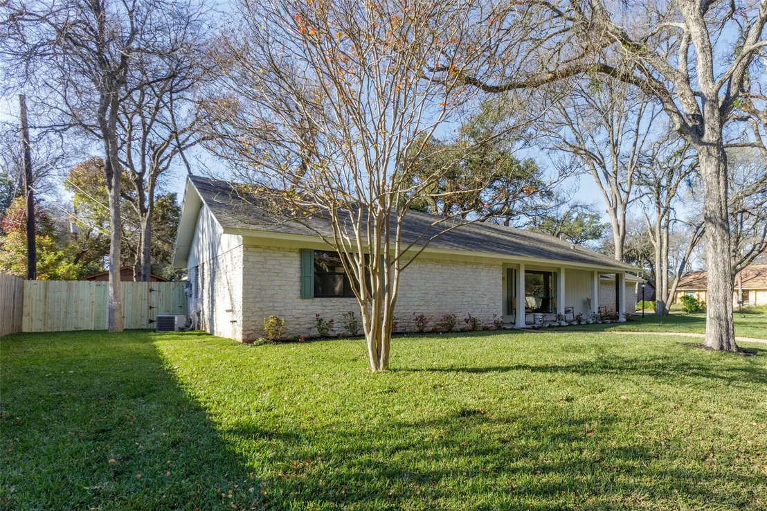 Photo of 4011 Austin Woods DR