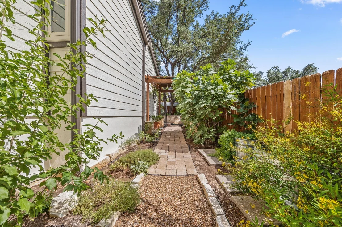 Photo of 301 Riverview DR