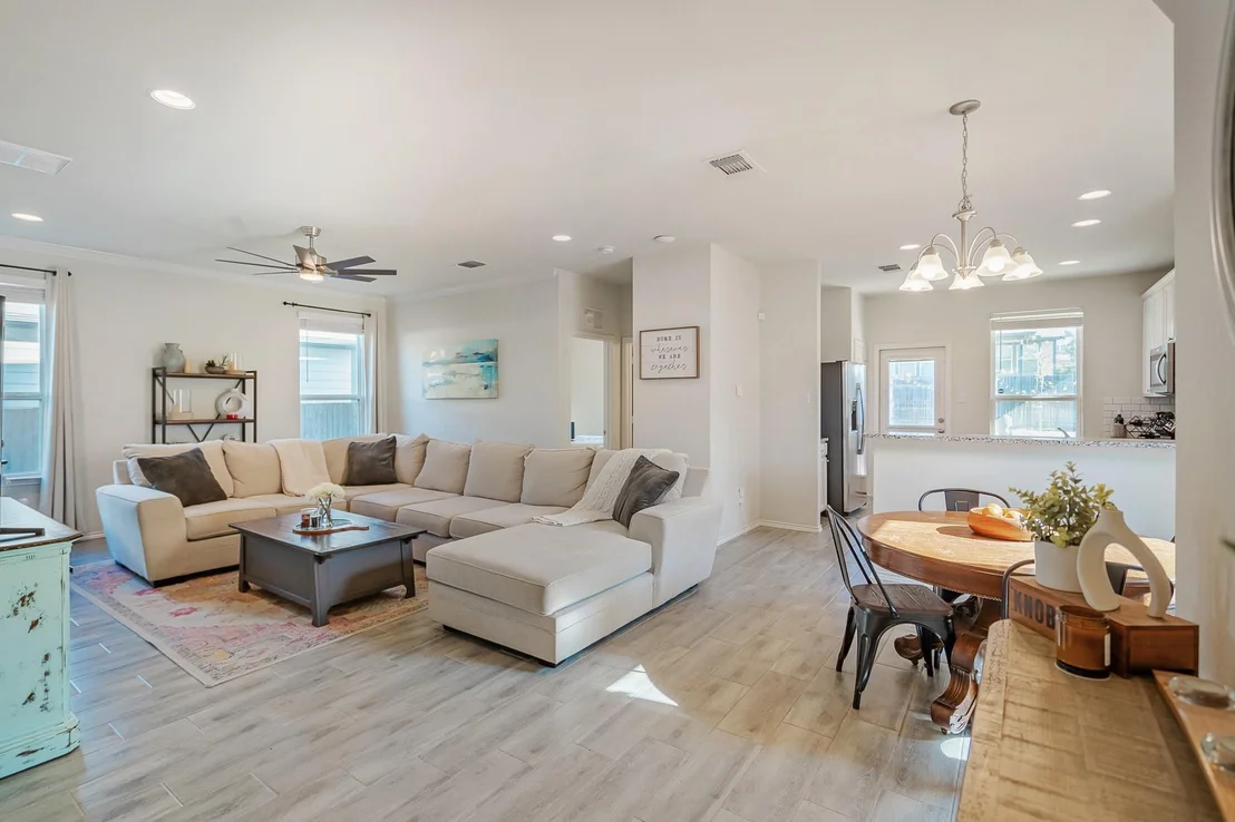 Photo of 221 Thornless CIR