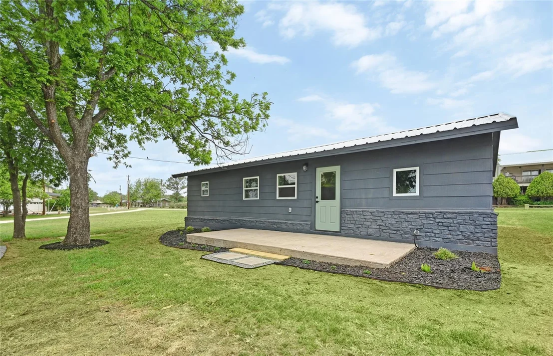 Photo of 409 Bizzy LN