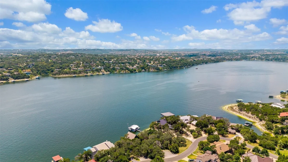 Photo of 18401 Lakepoint CIR